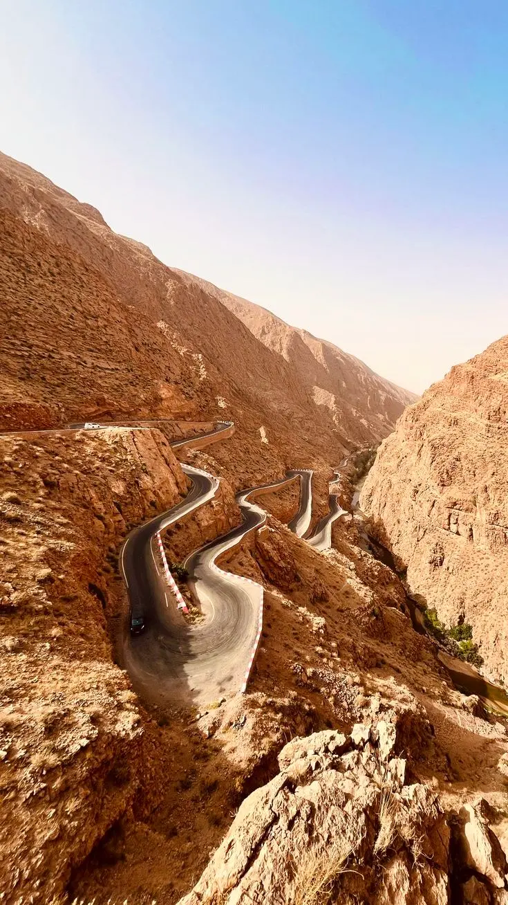 biker crossing the Tizi n’Tichka pass on the raid mtb high atlas
